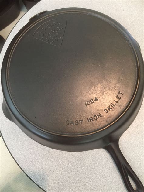 vintage unmarked wagner number ten cast iron skillet eleven and three quarter inch wagner