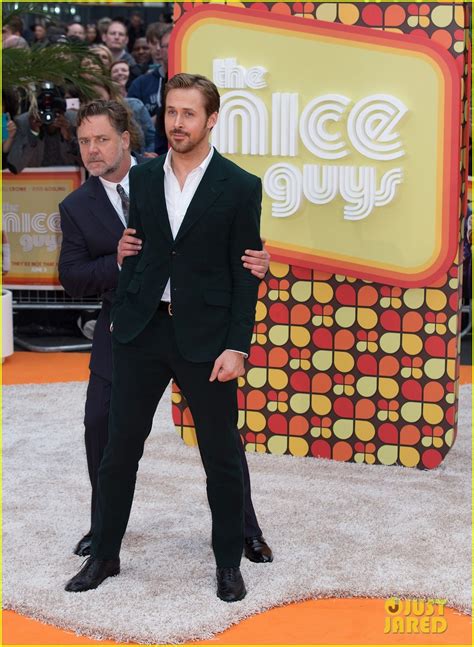 photo ryan gosling and russel crowe goof off at the uk premiere of the nice guys 19 photo
