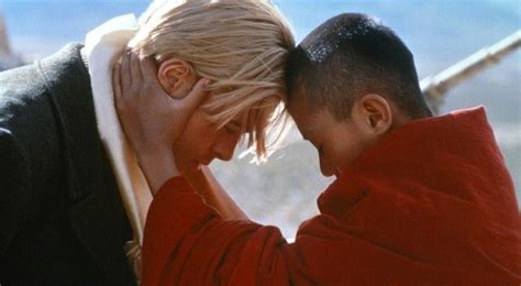 Tibet'e kaçan harrer, burada çocuk yaştaki kutsal lider dalai lama'yla tanışır ve tibet halkının çin'den gördüğü zulme tanık olur. Stasera in TV 25 aprile: Sette anni in Tibet, Brad Pitt ...