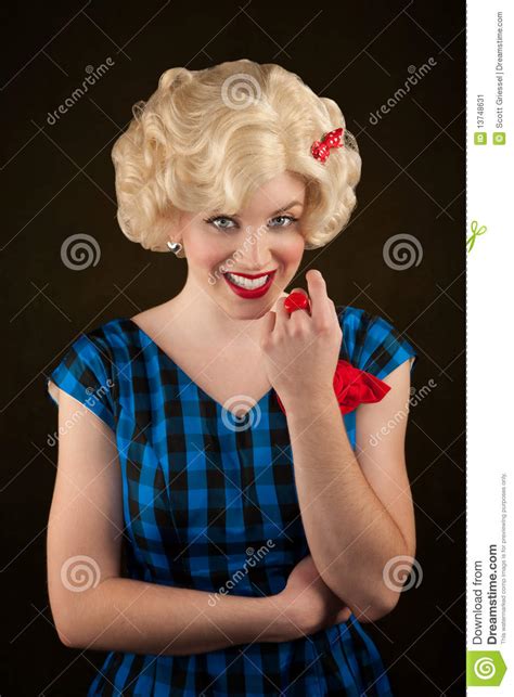 de vrij retro vrouw van de blonde stock afbeelding image of aantrekkelijk dame 13748631