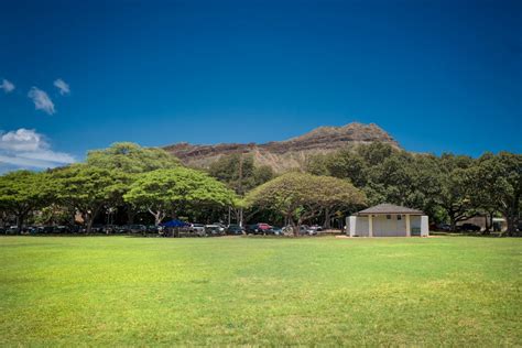 Kapiolani Park Scene Of Hawaii By Wavees