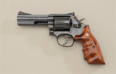Smith And Wesson Model 586 Da Revolver 357 Magnum Cal 4 Barrel Blue