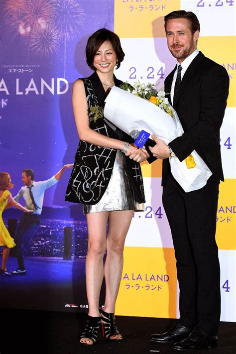 Ryan Gosling Receives A Bouquet Of Flowers From Japanese Actress Ryoko