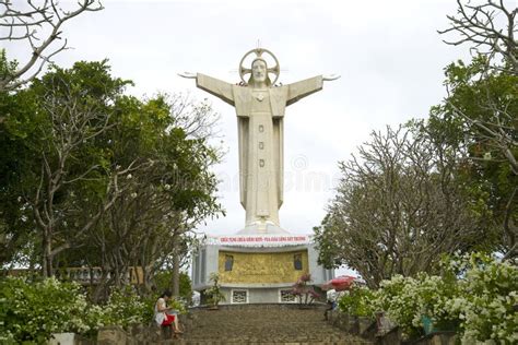 Reuzestandbeeld Van Jesus Christ Op Onderstel Nyo Vung Tau Vietnam