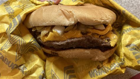 We Tried Whataburgers New Chili Cheese Burger Heres How It Went