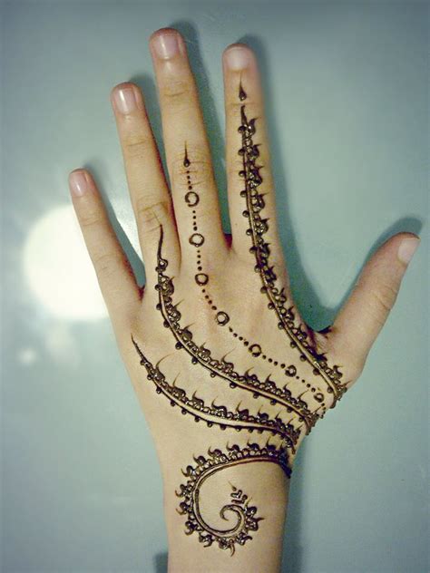 These look better than other typical designs. mehandi cuteeeeeeeeeeeeeeeee | mehandi | Henna tattoo ...