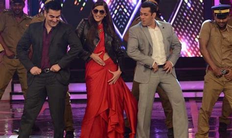 Bigg Boss 8 Weekend Ka Vaar Episode Review Salman Khan Gets Irritated