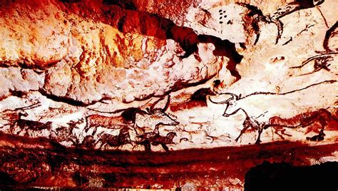 Prehistoric Cave Paintings At Lascaux Les Eyzies De Tayac