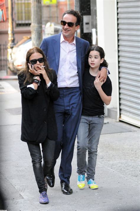 Mary Kate Olsen Asks For An Emergency Divorce From 17 Y Older Husband