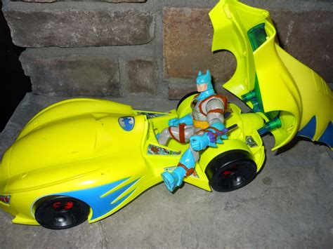 And he's assembled teams of his fellow dc super heroes, like the justice league, the outsiders and batman, incorporated. Emperor Dinobot's giant Batman figure database and review ...