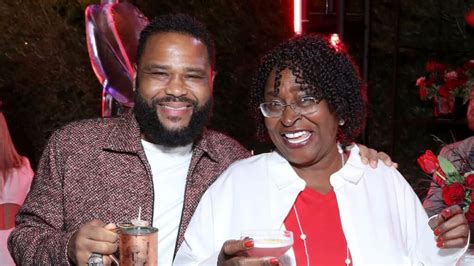 anthony anderson heads to europe with his mom doris for new e reality series