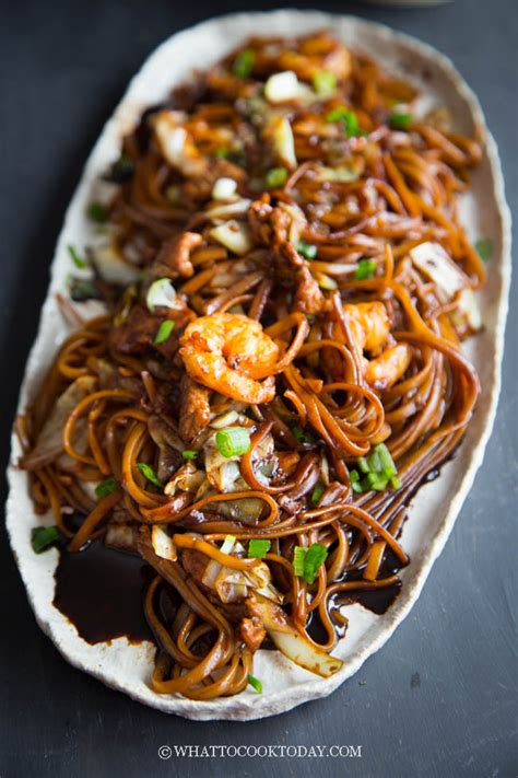 No hokkien mee in kl should go unnoticed without an honourable mention of kim lian kee. KL Fried Black Hokkien Mee (Easy and Healthier version)