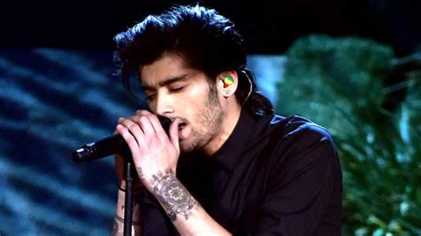 Zayn Malik Leaves One Direction Stage Early After Falling Ill