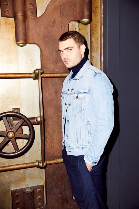 Alex Roe Talks Forever My Girl His Singing Ability And More Coveteur