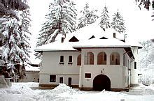 Dotat cu 70 de camere spatioase, hotel carpathia este cel mai luxos complex hotelier de pe valea prahovei. Casa memoriala George Enescu, Sinaia