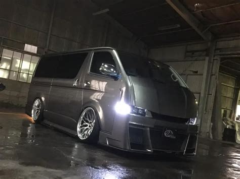 Extrem Anders Toyota 200 Hiace Vom Tuner Kuhl Racing