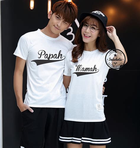 Contoh baju batik couple desain modern. 15+ Baju Kaos Couple Romantis, Inspirasi Baru!