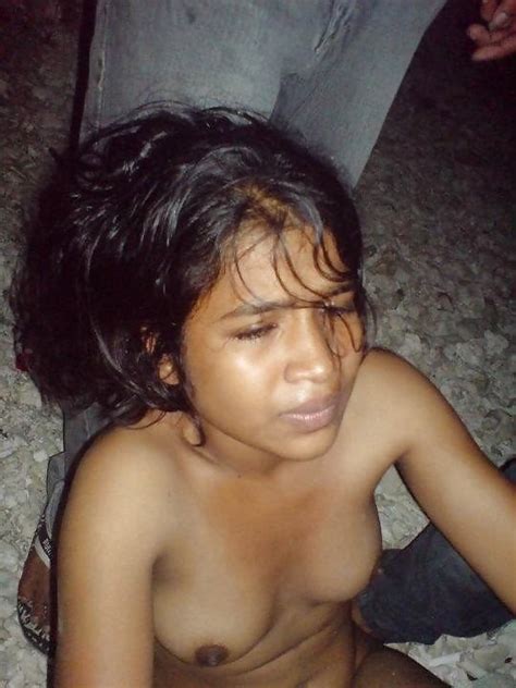 Desi College Babe Caught Outdoor Naked Johnnnysmith