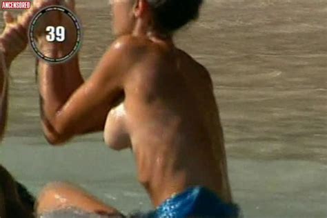 Naked Raffaella Fico In L Isola Dei Famosi Sexiezpicz Web Porn