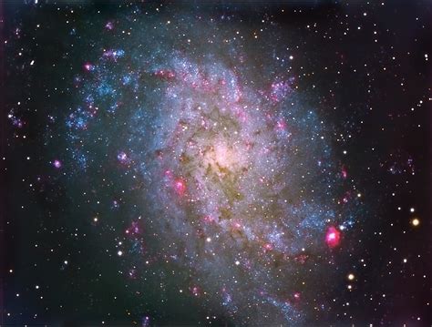 Messier 33 Mit Hii Regionen Spektrum Der Wissenschaft