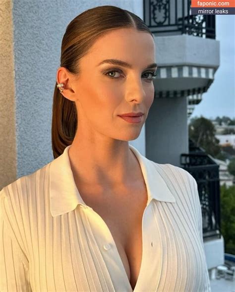 Betty Gilpin Nude Leaks Faponic
