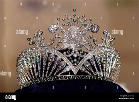 Diamond Nexus Labs Unveil The Miss Usa Crown At The 2009 Miss Usa