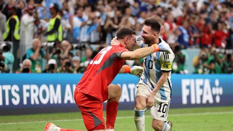 Lionel Messi Y El Dibu Martínez Arremeten En Contra Del árbitro Del Partido De Argentina Vs