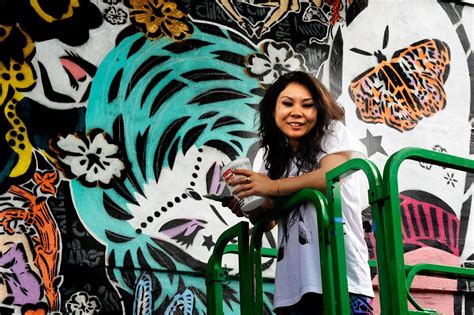 Lady Aiko Acclaimed Street Artist In Front Of Her Work Street Artists Artist Art
