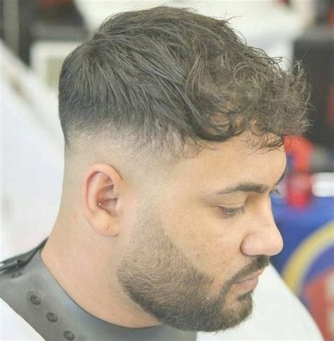 Model ini cocok untuk bentuk wajah oval, bulat. 25 Model Rambut Yang Cocok untuk Pria Gemuk - Tips Rambut