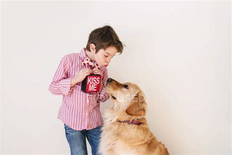 Boy Blowing A Kiss To His Golden Retriever Dog — Kissing Red Stock