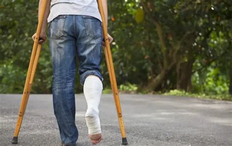 How To Easily Make Your Crutches More Comfortable Diy Guide Comfy