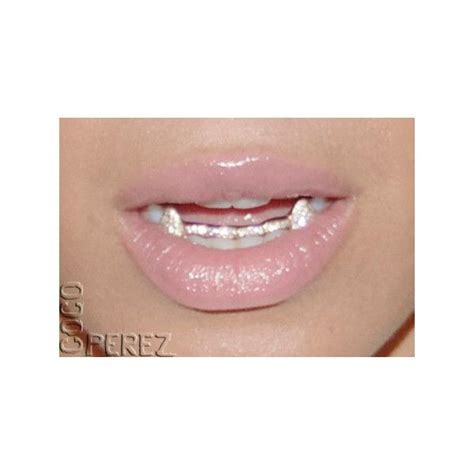 Beyonce Sinks Her Teeth Into A Diamond Gold Vampire Grill Grillz