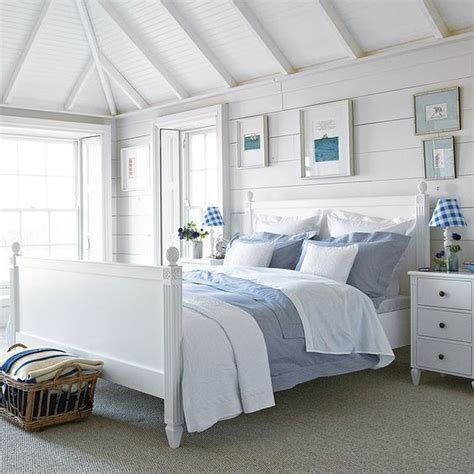 This room is for someone who is serious about getting things done, without the distractions that a home or office entails. 20+ Perfect Coastal Bedroom Decorating Ideas To Apply Asap ...