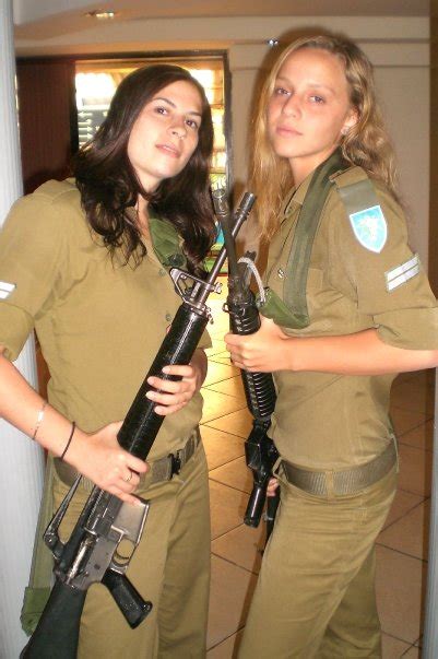 Female Soldiers In The Israeli Army On Facebook Jewish Techs