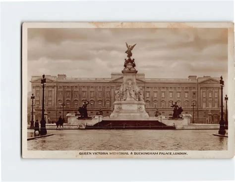 Postcard Queen Victoria Memorial And Buckingham Palace London England 11