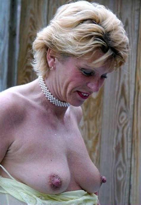 Porn Pics Of Mature Wife Shows Nipples Thematuresluts Com