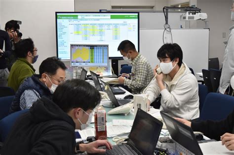 Warga di nias, sumatera utara, dikagetkan dengan guncangan gempa bermagnitudo 7,2. Gempa M 7,3 Guncang Fukushima Jepang, 50 Orang Terluka ...