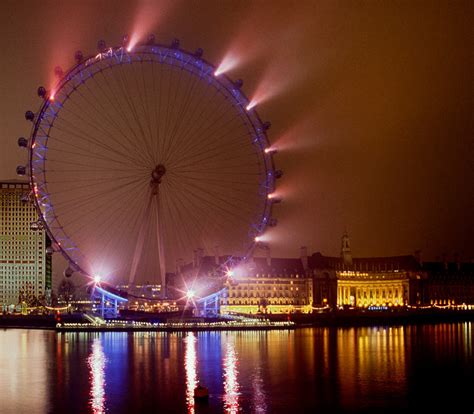 London Eye In The Year 2000 © Christine Matthews Geograph Britain
