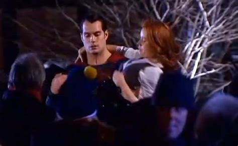 Superman Carries Lois Lane In New Batman V Superman Footage