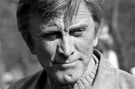 The son of jewish immigrants, he became the patriarch of an acting family. CINEMA: Kirk Douglas : Le dernier monstre sacré de l'Age d ...