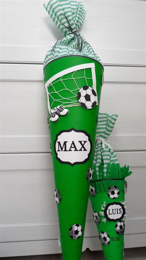 Fussball basteln vorlage aus einem blatt: Max und Luis können sich über schöne Fußball-Schultüten ...