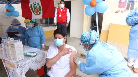 En perú, el número de muertes supera ya los 43 mil fallecidos, sin contar los efectos económicos en el país. Vacunación COVID-19: Contraloría identifica errores en ...