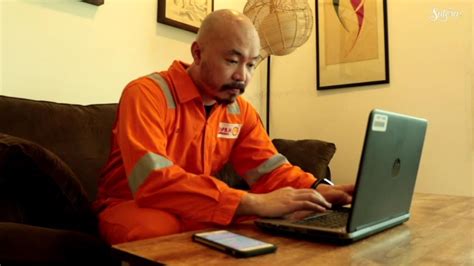 He is an actor and casting director, known for 1400 (2015), circle line and siew lup (2016). Life of an offshore worker | Alan Tan - YouTube