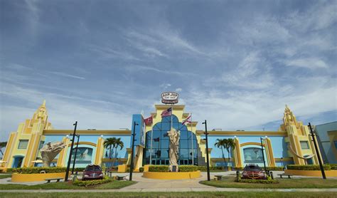 Fun In The Sun At Ron Jon Surf Shop—cocoa Beach