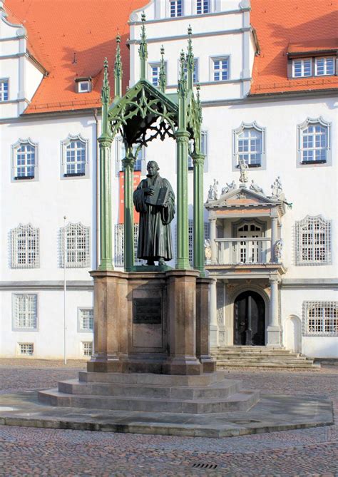 Lutherdenkmal Lutherstadt Wittenberg Bei Dessau Roßlau › Brunnen