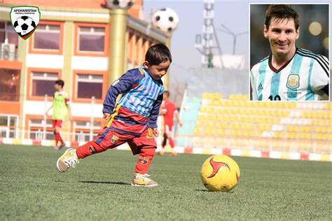Lionel Messi Als Kind Lionel Messi Shows Kind Gesture To A Young Fan