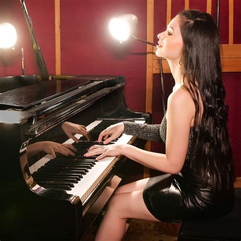 5 Amazing Pianists Worth Checking Out On Instagram Pianist