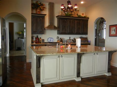After building cabinets in my shop for a farm or country style kitchen, i was faced with the task of creating a distressed finish. Distressed black walnut stain with cream island
