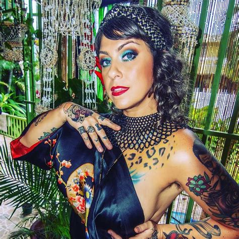 American Pickers Danielle Colby Shares Naked Photo Of Herself In The