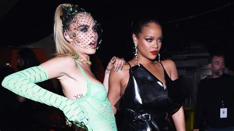 Heiß Und Crazy Mega Stars Feiern Rihannas Dessous Catwalk